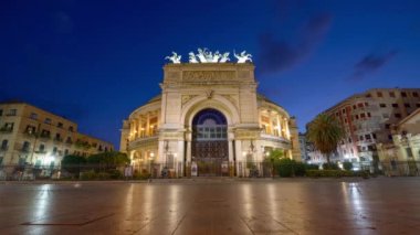 Palermo, Sicilya, İtalya Teatro Politeama 'da ve Alacakaranlık Meydanı' nda.