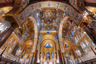 PALERMO, İtalya - 9 Kasım 2022 Cappella Palatina Mozaikleri. Kilisenin tarihi 12. yüzyıla dayanıyor..