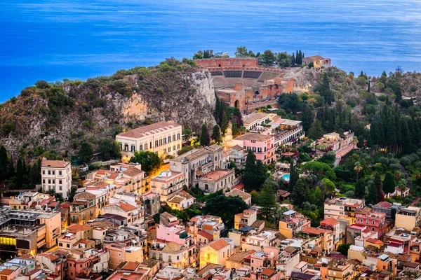 Taormina Sycylia Włochy Historyczne Miasto Zmierzchu — Zdjęcie stockowe