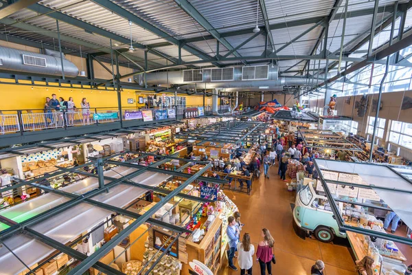 Milwaukee Wisconsin Května 2018 Nakupující Interiéru Milwaukee Public Market Trh — Stock fotografie