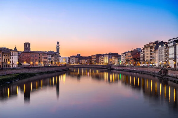 Pisa Italiens Silhuett Vid Arnofloden Skymningen — Stockfoto