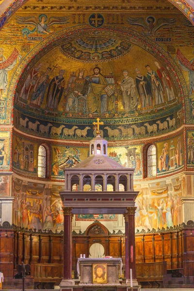 意大利 2022年2月11日 在特拉斯特维尔的圣玛利亚教堂装饰精美的镶嵌画 — 图库照片