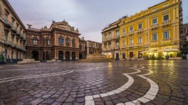 Catania, Sicilya, İtalya Bellini Plaza 'da Alacakaranlıktan Geceye.