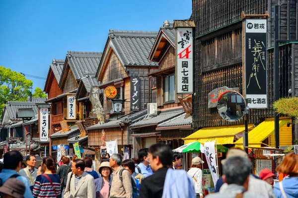 Ise Japan April 2014 Folkmassor Promenad Oharai Machi Historiska Shoppinggatan — Stockfoto