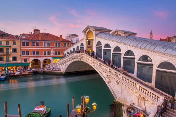 Venecia Italia Puente Rialto Sobre Gran Canal Crepúsculo — Foto de Stock