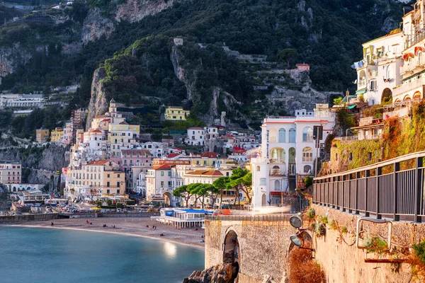 Amalfi Itália Skyline Cidade Costeira Mar Tirreno Entardecer — Fotografia de Stock