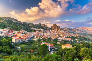 Gagliano Castelferrato, İtalya Alacakaranlıkta Sicilya 'da.