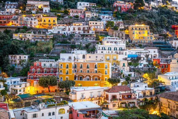 Amalfi Italia Lähikuva Hämärässä — kuvapankkivalokuva