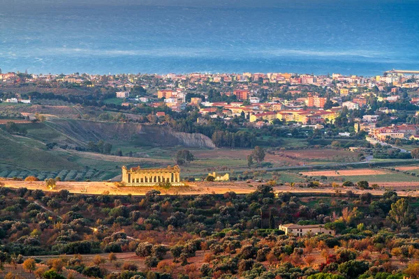 Agrigento Sicilien Italien Stadslandskap Mot Templens Dal Och Medelhavet Gryningen — Stockfoto