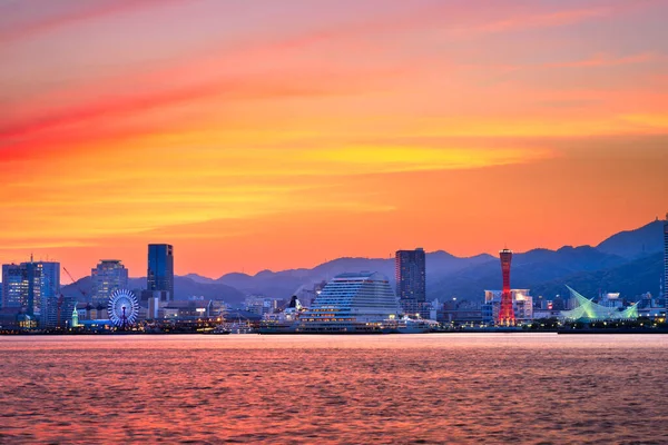 Kobe Japani Sataman Horisontti Hämärässä — kuvapankkivalokuva