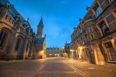 Lahey, Hollanda Sabah saatlerinde Binnenhof 'ta.