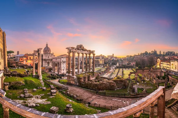 Roma Itália Histórico Fórum Romano Ruínas Anoitecer — Fotografia de Stock