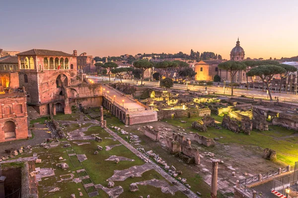 Roma Itália Com Vista Para Fórum Trajano Entardecer — Fotografia de Stock