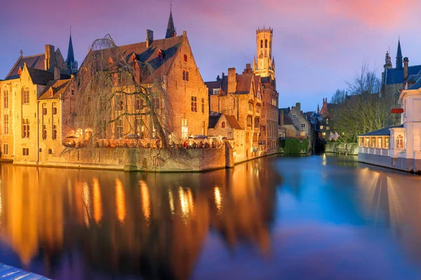 Bruges Belgium Νυχτερινή Σκηνή Στον Ποταμό Rozenhoedkaai — Φωτογραφία Αρχείου