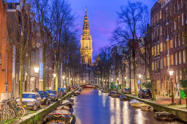 Amsterdam Holanda Paisagem Urbana Nos Canais Crepúsculo Com Igreja Zuiderkerk — Fotografia de Stock