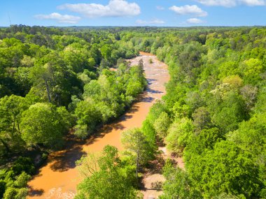 Clarke County, Georgia, ABD 'den Orta Oconee Nehri geçiyor..