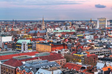 Antwerp, Belçika şehir merkezi alacakaranlıkta..