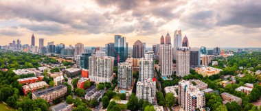 Atlanta, Georgia, ABD Alacakaranlıkta Piedmont Parkı.