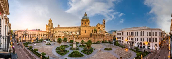 意大利巴勒莫 具有历史意义的巴勒莫大教堂和广场全景 — 图库照片