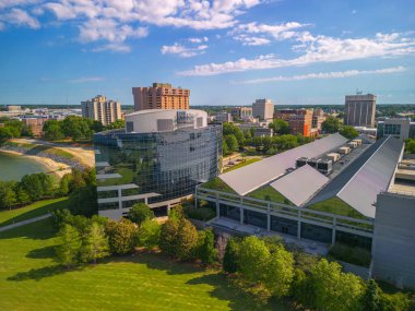 Newport News, Virginia, ABD şehir merkezi ve park.