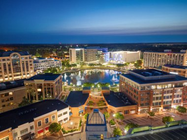 Newport News, Virginia, ABD şehir merkezi yukarıdan.