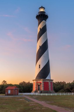 Cape Hatteras Deniz Feneri Kuzey Carolina 'nın Dış Kıyılarında şafakta.
