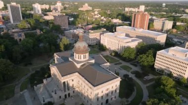 Columbia, Güney Carolina, ABD Ufuk çizgisinde uçuyor.