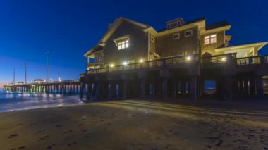 Jennette 's Pier in Nags Head, Kuzey Carolina, ABD şafak vakti.