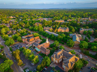 Williamsburg, Virginia, ABD şehir merkezinden akşam üzeri.
