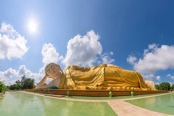 Bago Myanmar Mya Tha Lyaung Ležící Buddha — Stock fotografie