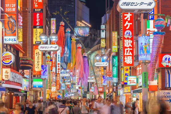 Tokyo Japonyan Ağustos 2015 Geceleyin Shibuya Central Gai Kalabalığı Sokak — Stok fotoğraf