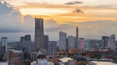 Yokohama, Minato Mirai Bölgesi 'nin Japon şehri. Alacakaranlıktan akşama kadar..