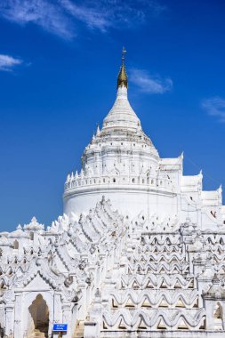 Mandalay yakınlarında Hsinbyume Pagoda, Myanmar.