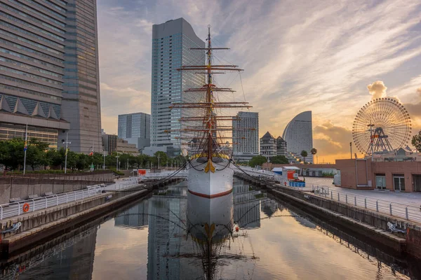日本横滨 城市景观和港口黎明时分 — 图库照片