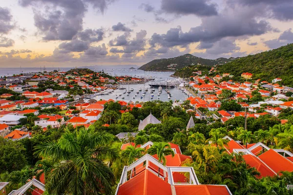Gustavia Ορίζοντας Του Αγίου Μπαρτ Και Λιμάνι Στην Καραϊβική Σούρουπο — Φωτογραφία Αρχείου
