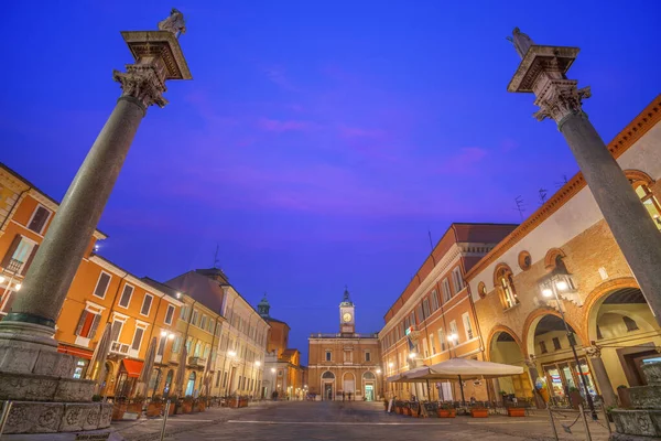 Ravenna Italië Piazza Del Popolo Met Herkenbare Venetiaanse Zuilen Bij — Stockfoto