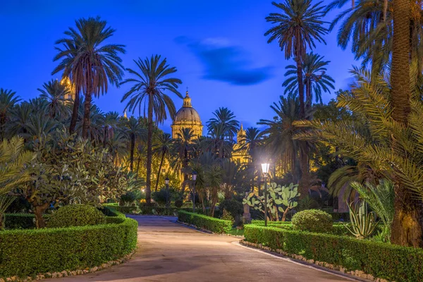 パレルモ イタリア Villa Bonnanoの公共庭園で夜明け — ストック写真