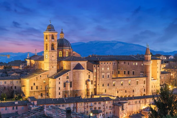 Urbino Talya Nın Ortaçağ Duvarlı Kenti Marche Bölgesinde Şafakta — Stok fotoğraf