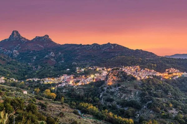 Novara Sicilya Sicilya Alacakaranlıkta Talya Köyü — Stok fotoğraf