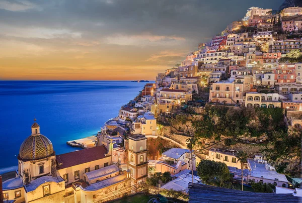 Позітано Італія Вздовж Узбережжя Амальфі Сутінках — стокове фото