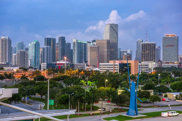 Miami Florida Usa Central City Kattoikkuna Hämärässä — kuvapankkivalokuva
