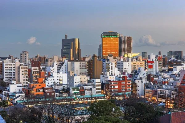 日本公寓建筑与黄昏住田君病房的城市风貌 — 图库照片