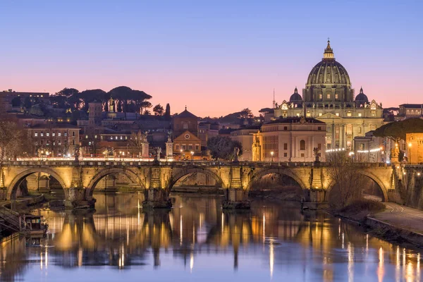 Peter Basilica Vatican City Tiber River Passing Rome Italy Dusk — Stockfoto