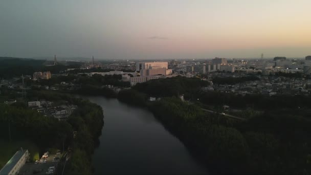 Toyotashi Aichi Japonya Yahagi Nehri Üzerindeki Şehir Manzarası Alacakaranlıkta — Stok video