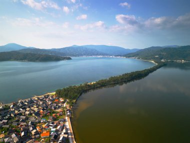 Amanohashidate, Kyoto, Japonya kumsala bakıyor.. 