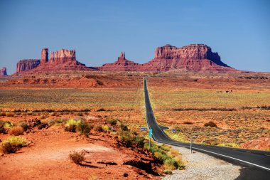 Anıt Vadisi, Arizona, ABD 'nin ünlü otoyolu.