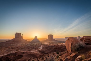 Anıt Vadisi, Arizona, ABD şafak vakti. 