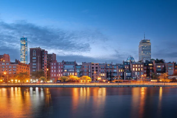 Boston Massachusetts Yhdysvallat Horisonttiin Charles River Aamunkoitteessa — kuvapankkivalokuva