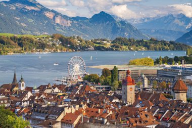 Lucerne, İsviçre Lucerne Gölü şehir manzarası.