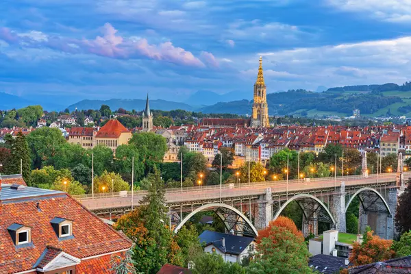Bern Schweiz Gammalstadsutsikt Vid Skymningen — Stockfoto
